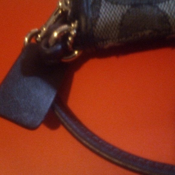 COACH NEW YORK WRISTLET LEATHER CHARM STRAP BLACK & GREY GENTLY LOVED - Picture 7 of 9